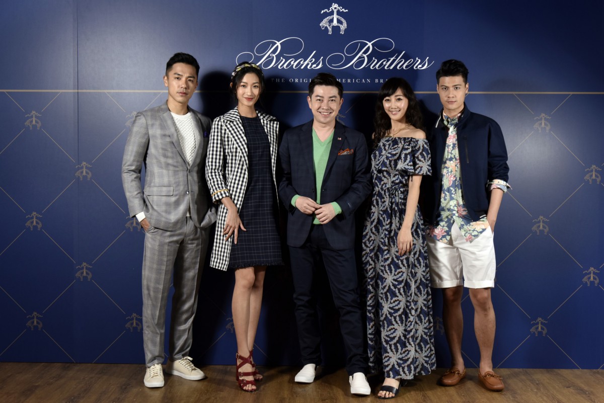 第二場是來自美國的百年經典品牌 Brooks Brothers ,本季以更為女性化的摩登剪裁,為 Brooks Brothers 的傳統經典注入新活力,並展現愜意的度假風情。,並邀請李明川老師講解春夏穿搭。