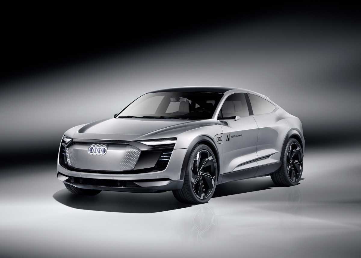 Audi Elaine concept car搭載多項最新世代Audi AI 智慧科技，擁有最新Level 4 自動駕駛技術，可於時速60~130 Km/hr 內的高速公路上自行駕駛，更可判斷前方路況自行施打方向燈並切換車道，再度刷新自動駕駛新里程碑。