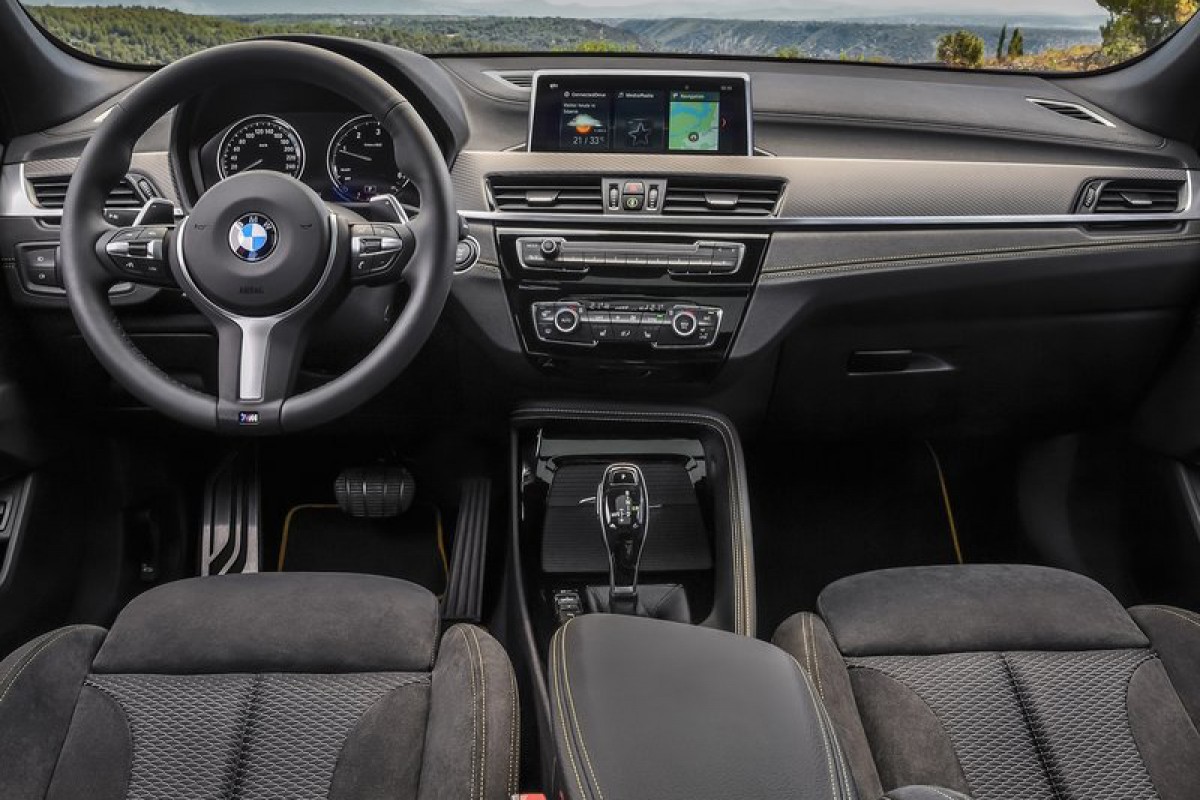 車艙設計相當家族化,圖為M Sport車型。