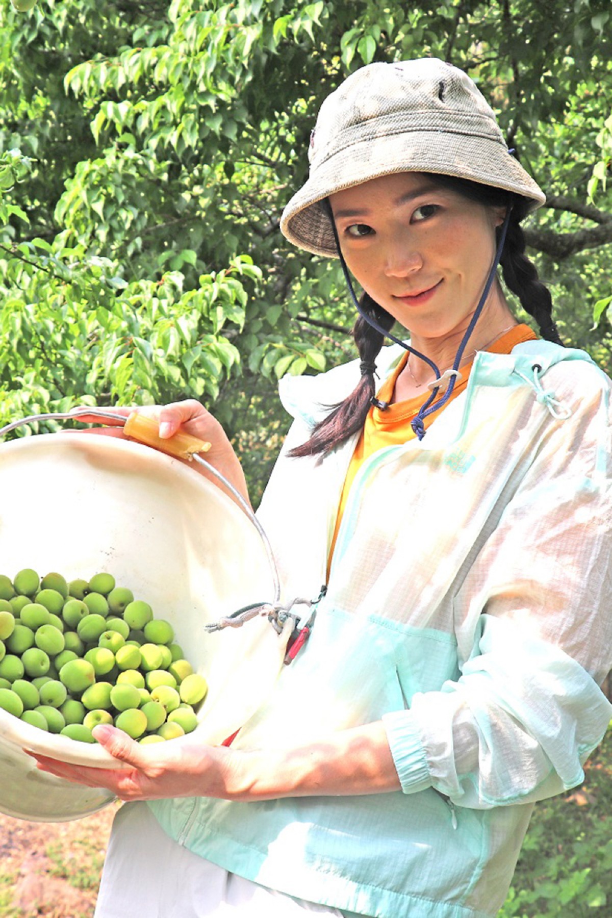 【車勢星聞】《請問 今晚住誰家》鍾瑶打工換食宿，被起底是「野孩子」。（圖：東森超視提供）