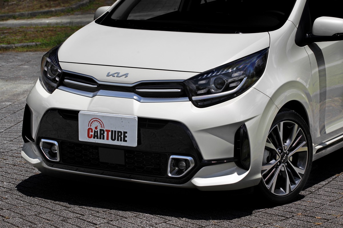 Picanto Latte Edition提供牛奶白與極光黑專屬車色。