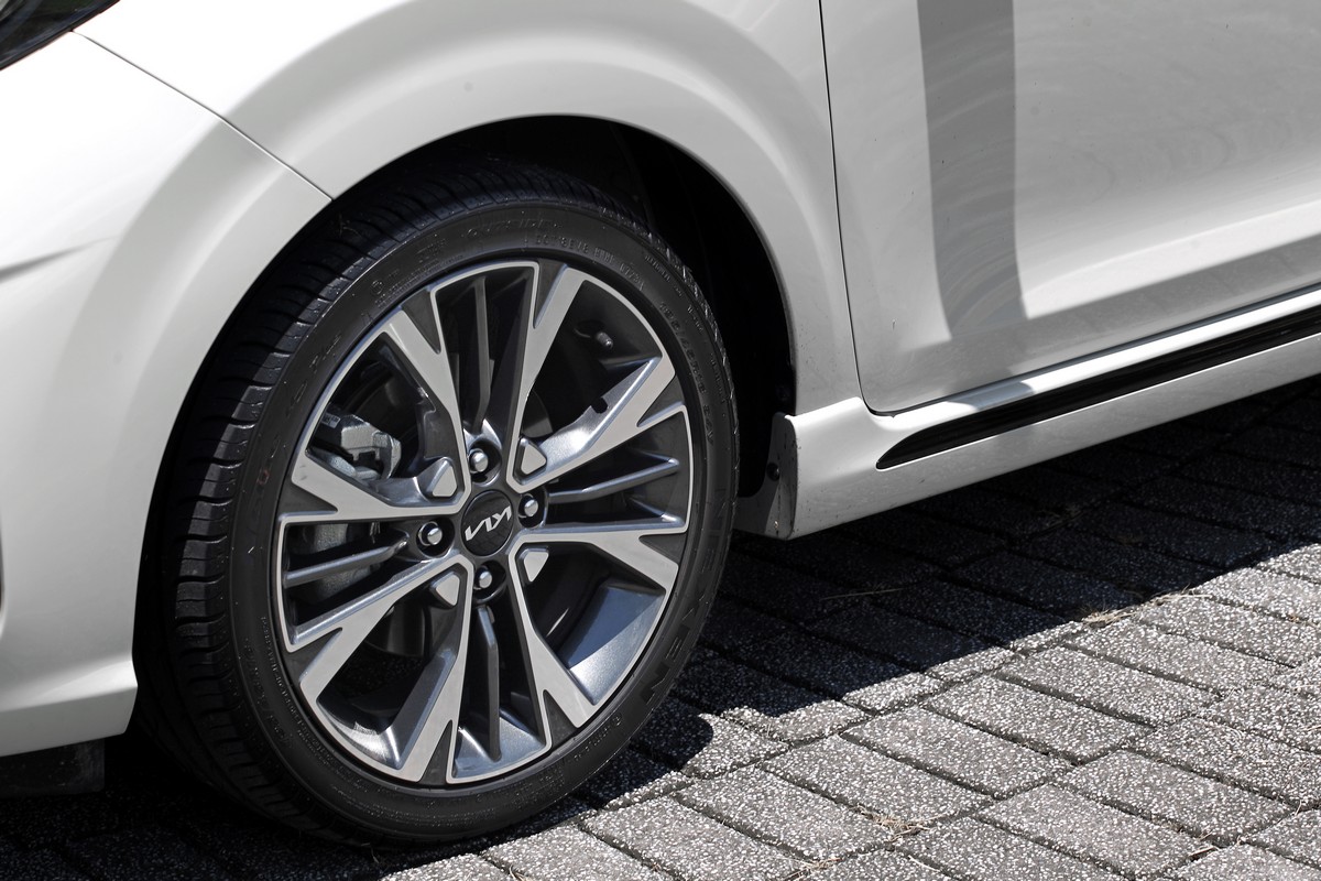 外觀水箱護罩、16吋輪圈等處配置GT-Line套件。