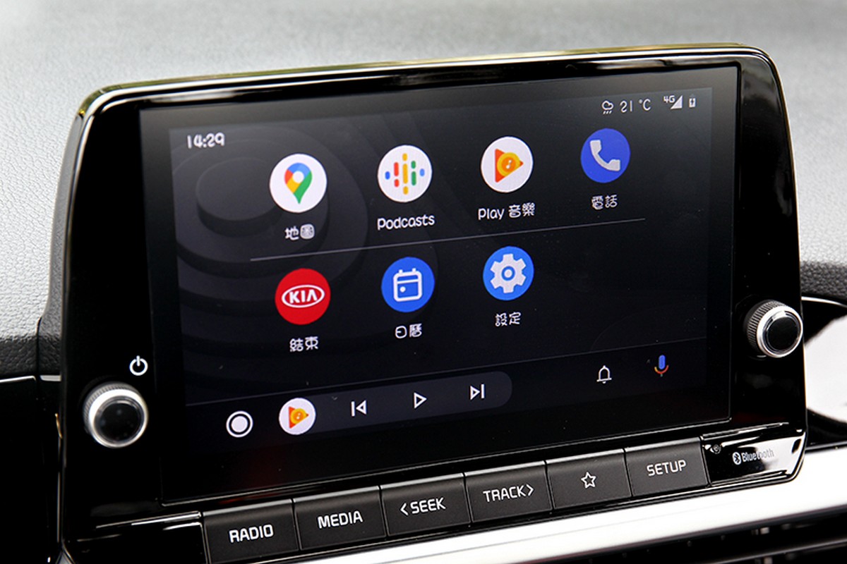 中控螢幕為8吋,支援無線Apple Carplay/Android Auto。
