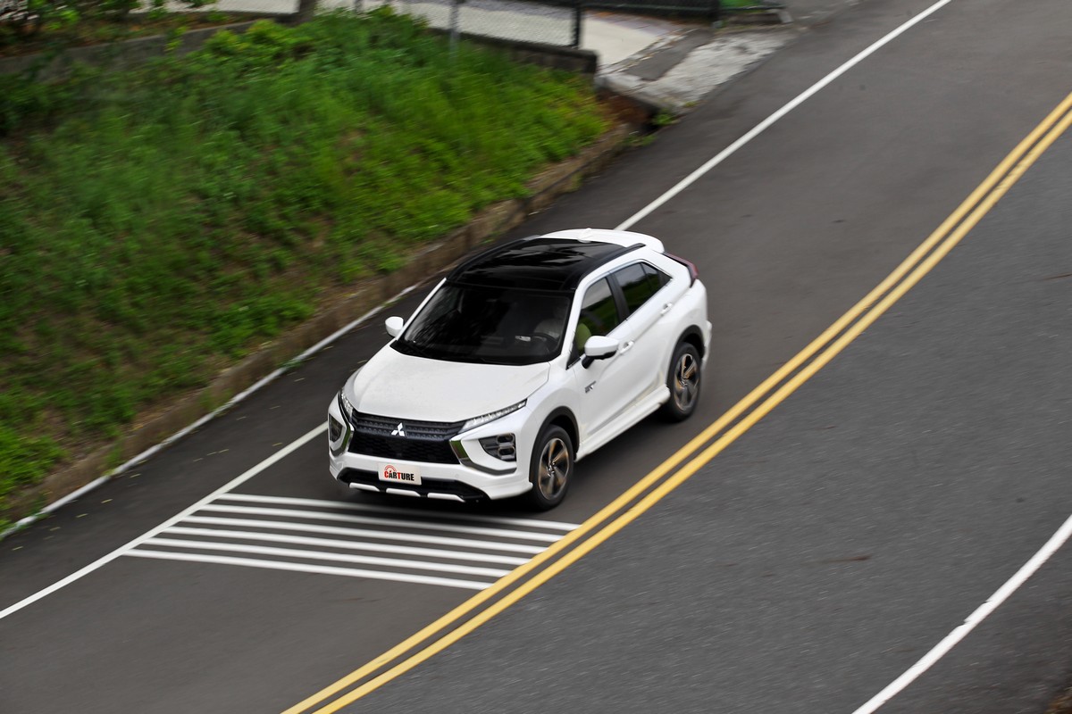 因電動馬達助益和可純電行駛,因此Eclipse Cross PHEV有著相當迅速的加速反應。