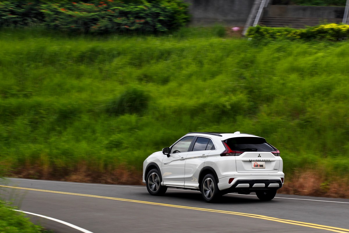 Eclipse Cross PHEV在彎中擁有相當穩定且側傾小的動態表現。