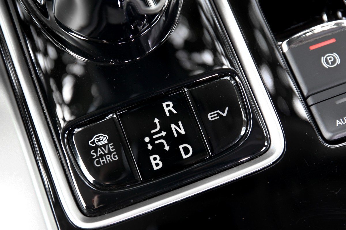 可自行切換Save與Charge模式。