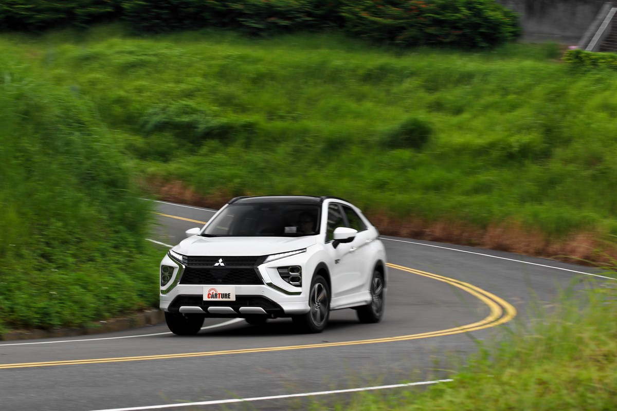 紮實且精緻的路感回饋,作為休旅車Eclipse Cross PHEV有著高水準的乘坐感。