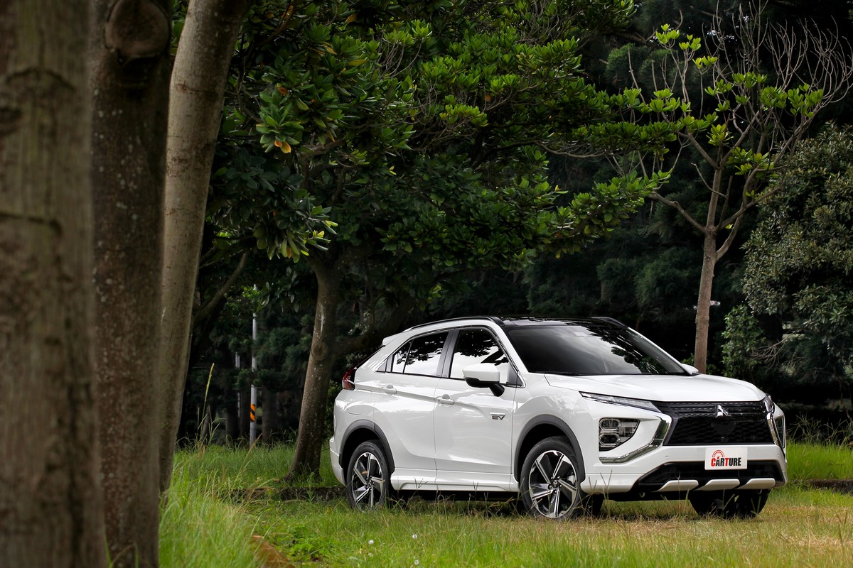 Eclipse Cross PHEV外觀和燃油車型相同,運用Dynamic Shield設計語彙勾勒出動感身形。