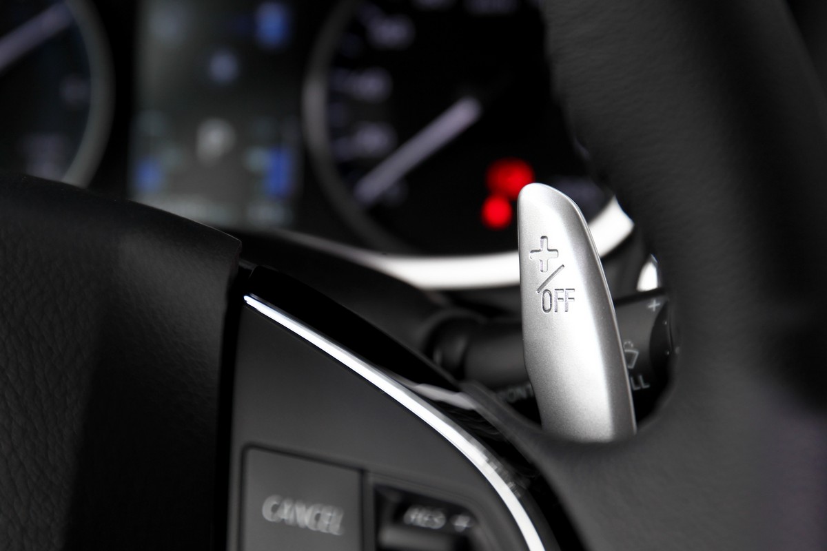 撥片是用於調整煞車動能回收力道。