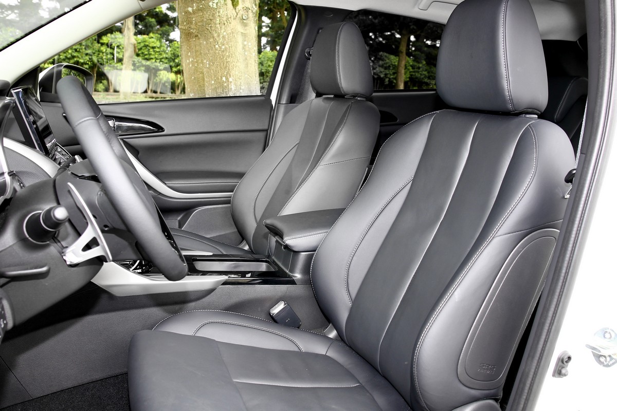 前座具有加熱功能。