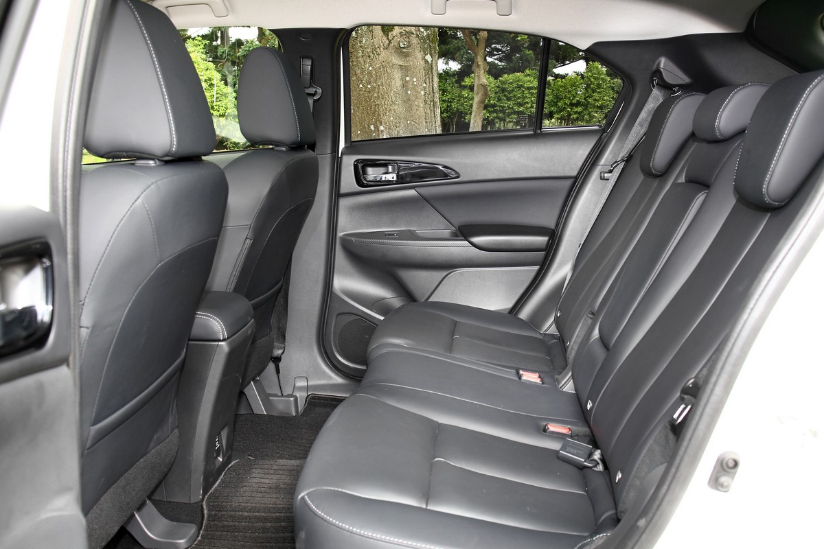 椅背可調與2,670mm軸距創造不俗的乘坐感受。