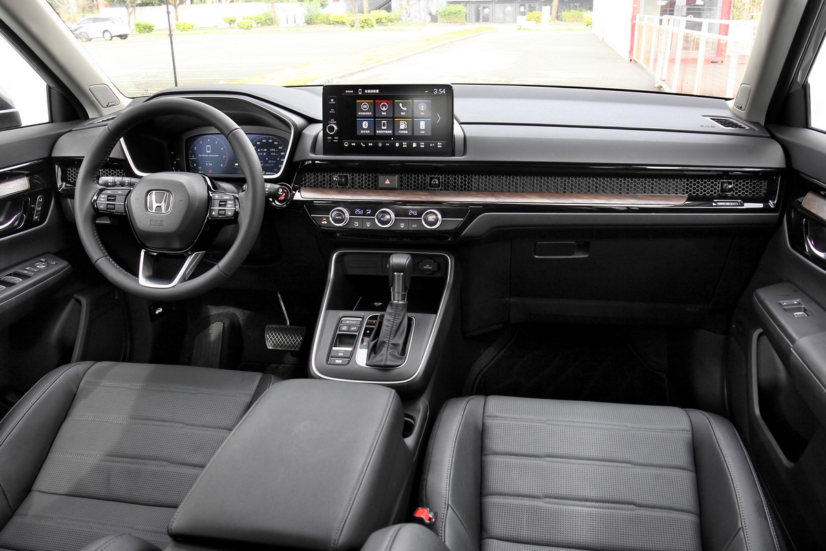 新世代CR-V座艙採和Civic相同設計,因此不僅有簡約視覺效果,質感氛圍也比以往來得更出色。