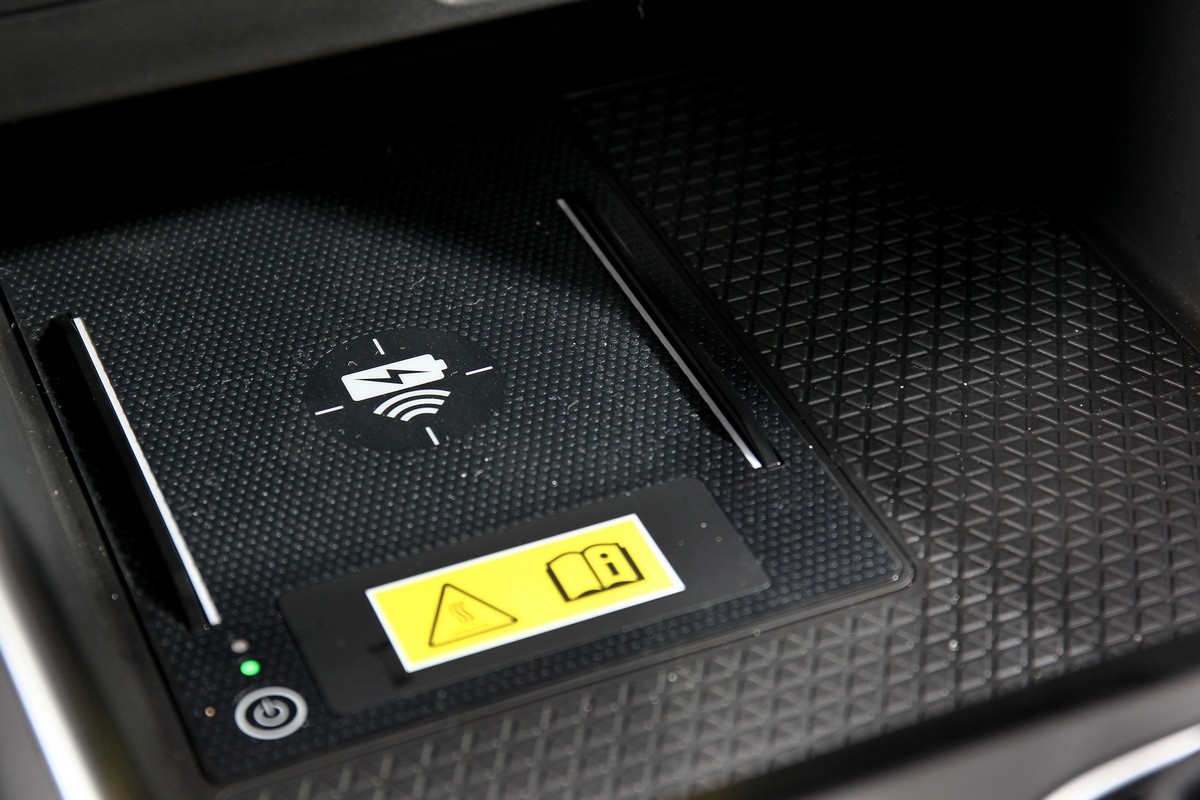 無線充電功率為15W。