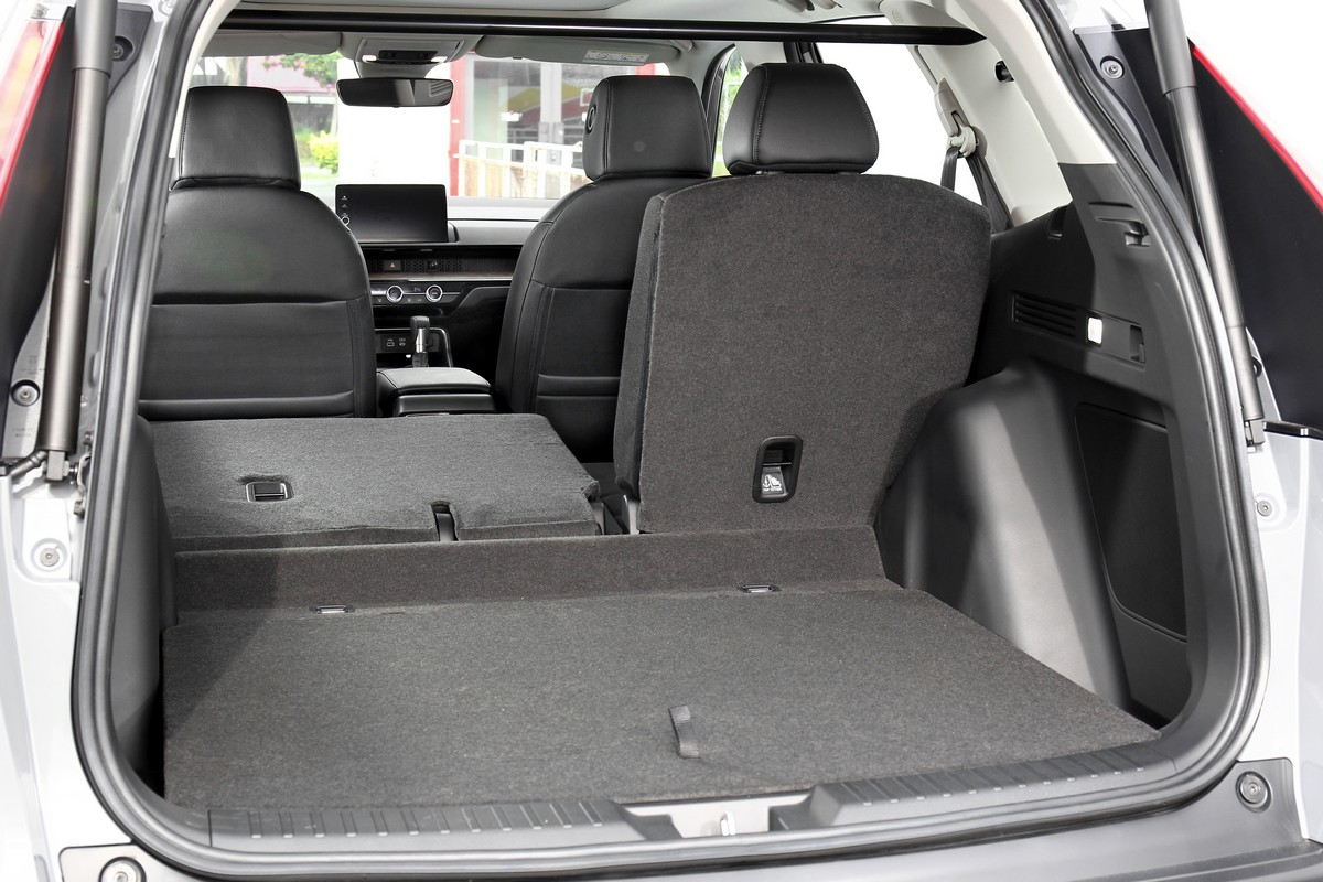 電動尾門配備Walk-Away Lock離開自動上鎖功能。