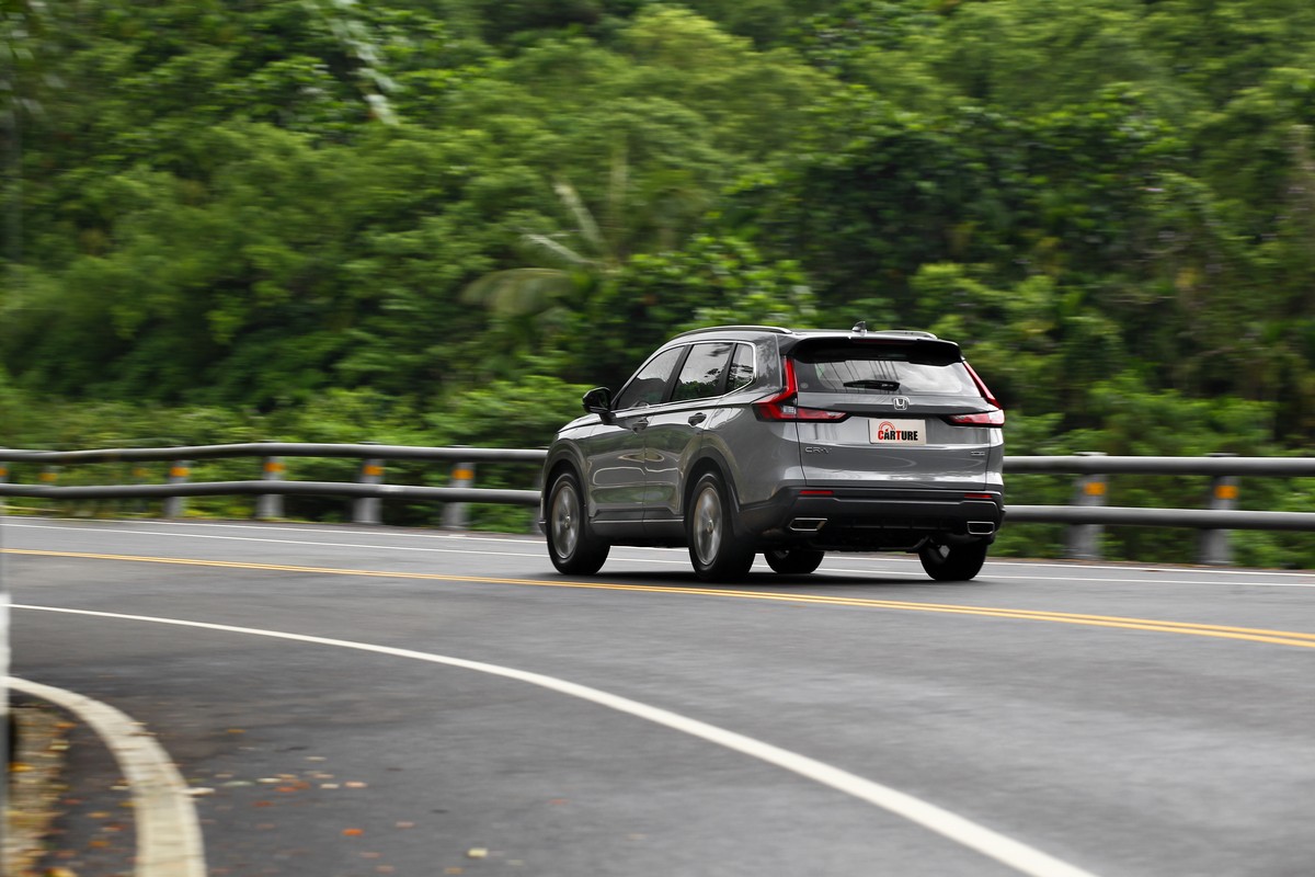 對於家庭用車取向CR-V有著相當舒適的乘坐表現。