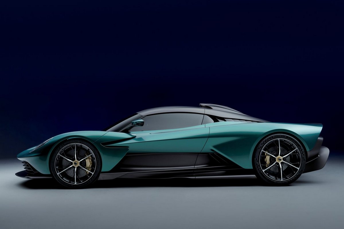 Aston Martin表示2024年旗下車型會搭載PHEV系統。