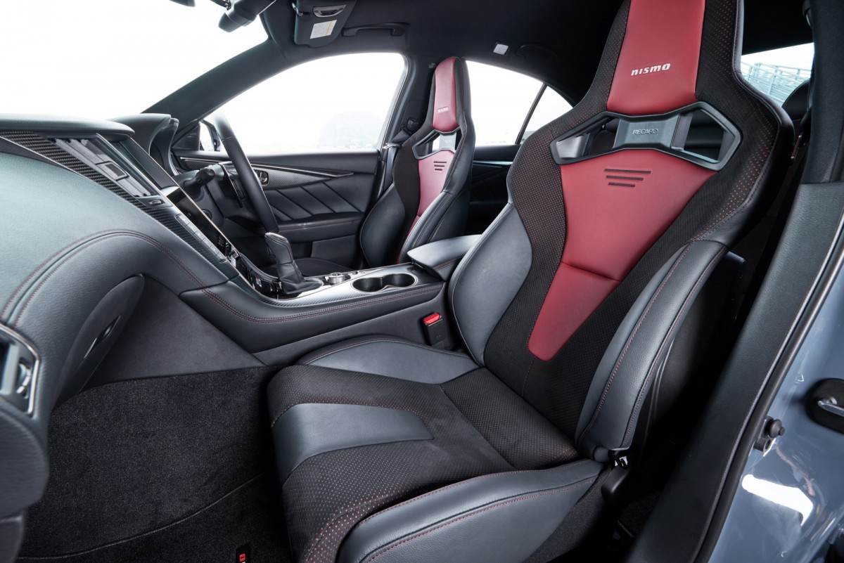 座椅部分使用Recaro品牌,在包覆性以及止滑表現上都相當亮眼。