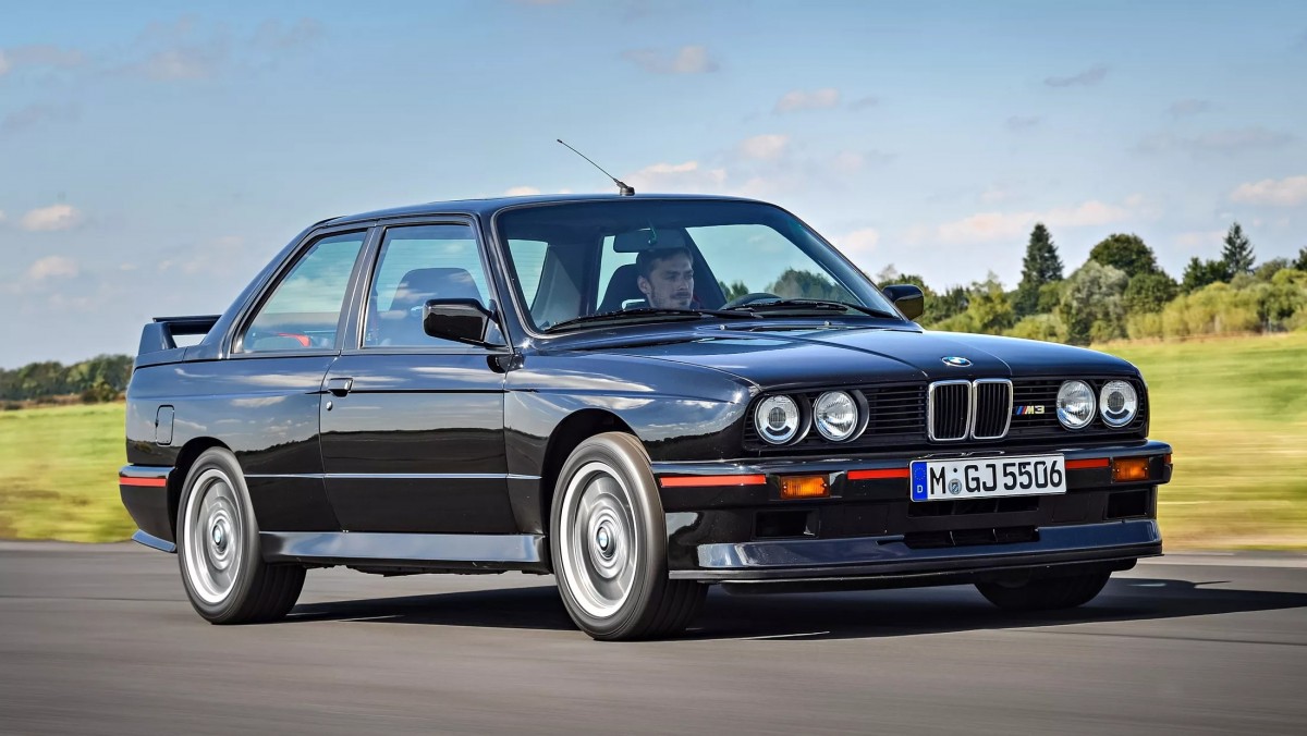 從前面的照片跟原廠的BMW E30 M3相比,看不出有什麼明顯的不同,這讓人更想知道Gunther Werks究竟會怎麼樣改造這輛車。