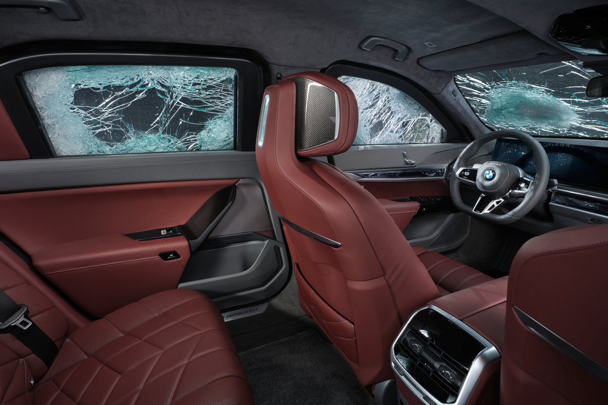 7 Series/i7 Protection能抵擋無人機炸彈與手榴彈攻擊。