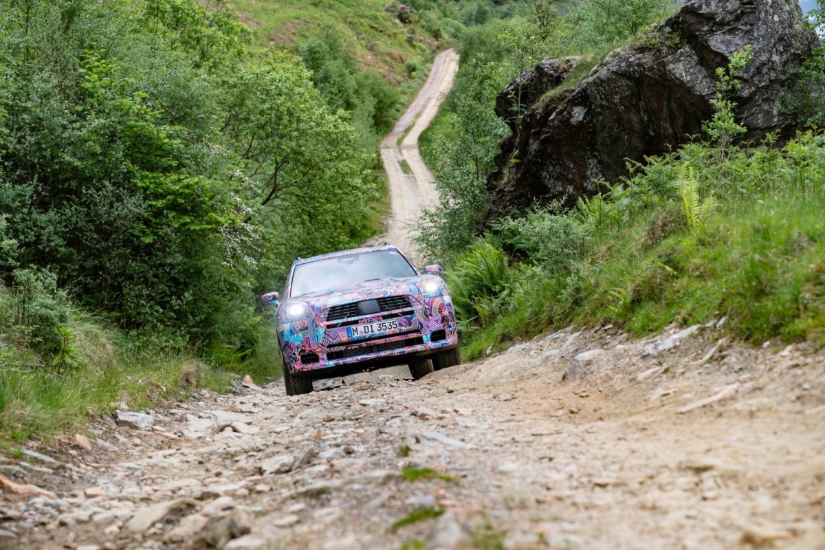 該車輛的動力規格尚未公布,但肯定是ALL4四驅車型,而水箱護罩開孔的設計也知道這是一輛燃油車款。