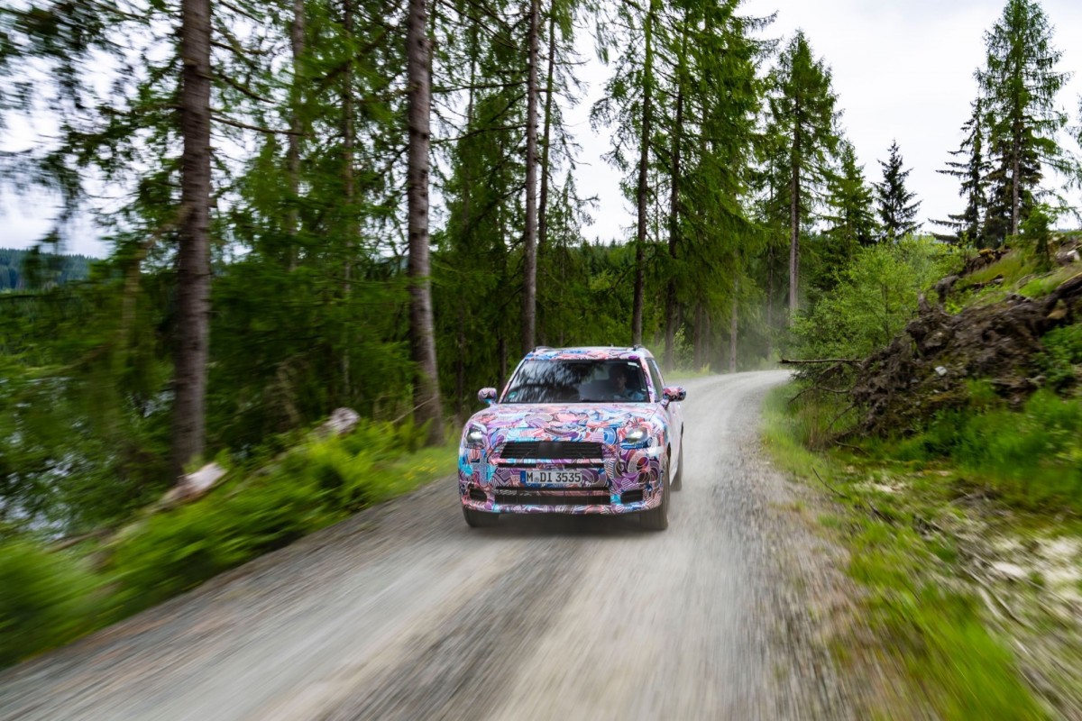 非鋪裝的礫石道路相對簡單,就算不用四驅車款也可以輕鬆應對。