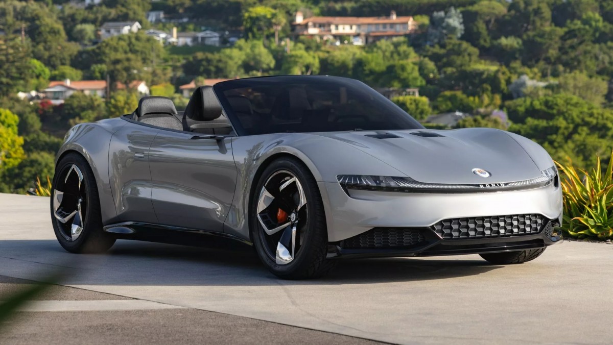 在敞篷打開的情況下,整輛車看起來很像是法拉利Roma。