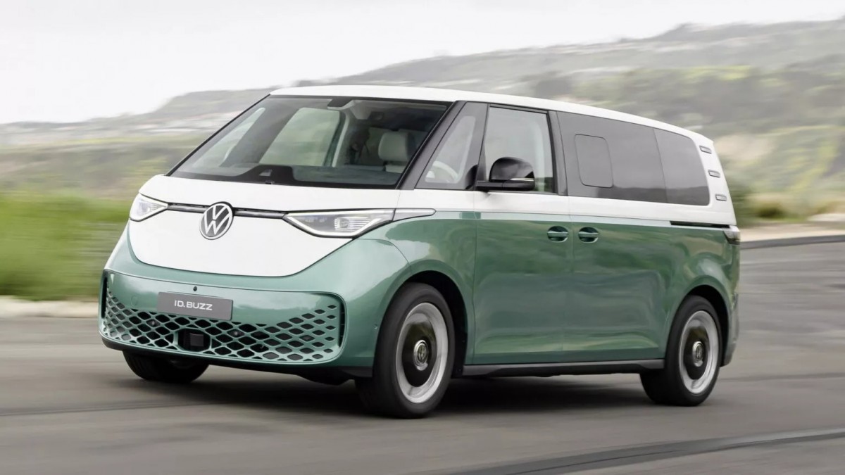 ID.Buzz長軸版車型重量約2.6噸,若是加上露營配件以及載人的狀況下,總重很可能會超過目前駕照所限制的3.5噸。