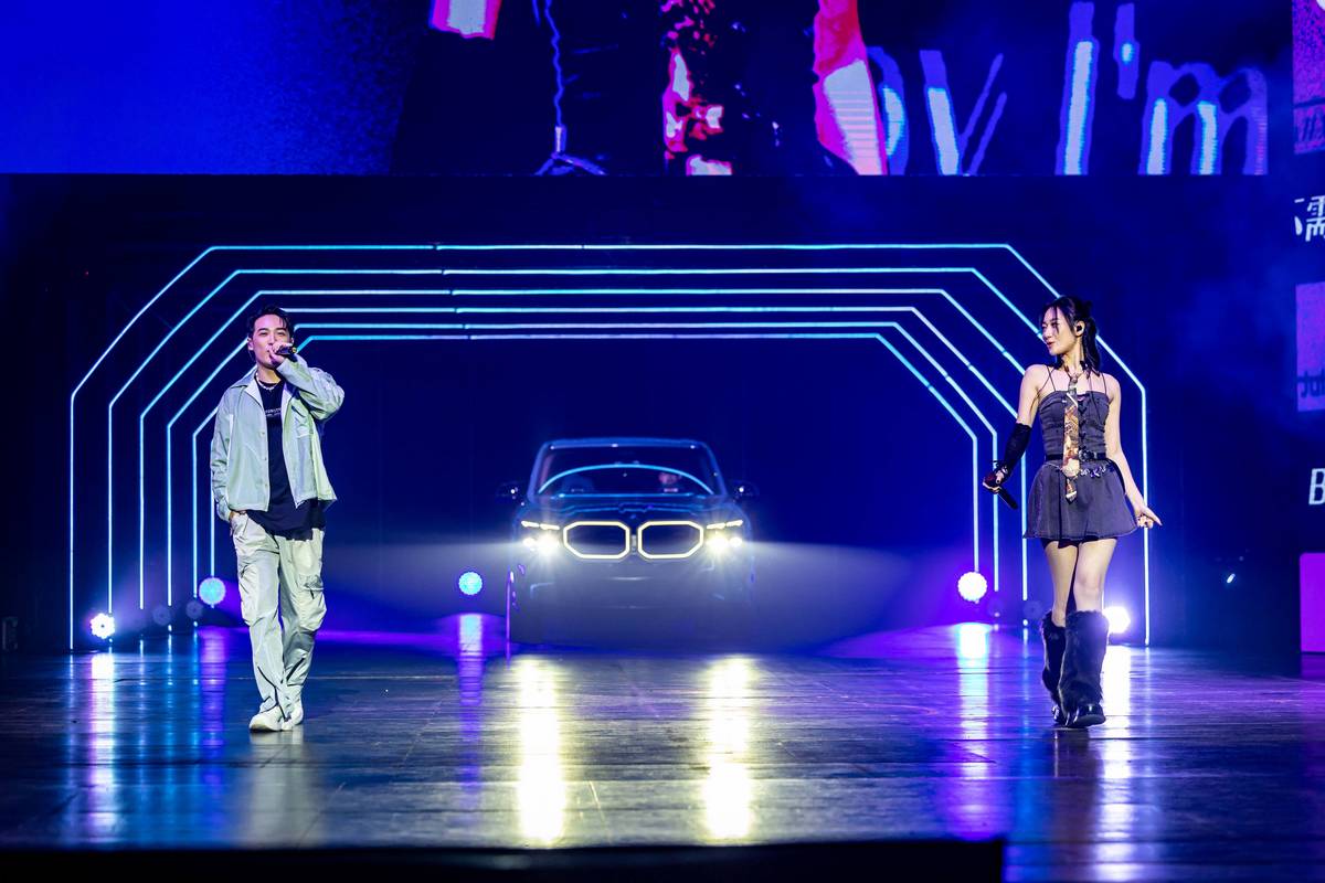 【車勢星聞】獨家影音/熊仔與Julia吳卓源再次合體演唱經典神曲《買榜》。(圖:BMW提供)