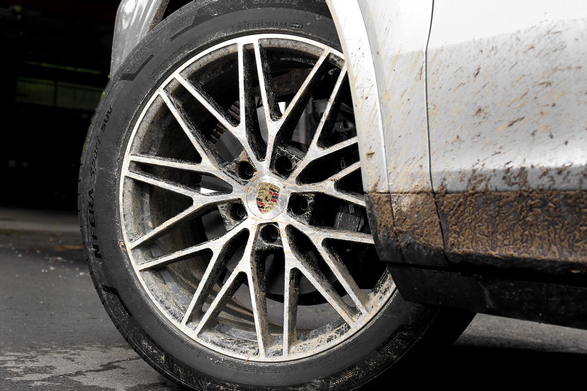 標配20吋試駕車型選配21吋RS Spyder Design輪圈。