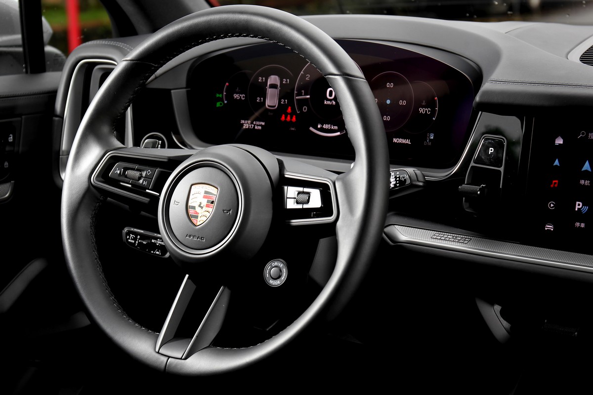 方向盤造型也有改變。