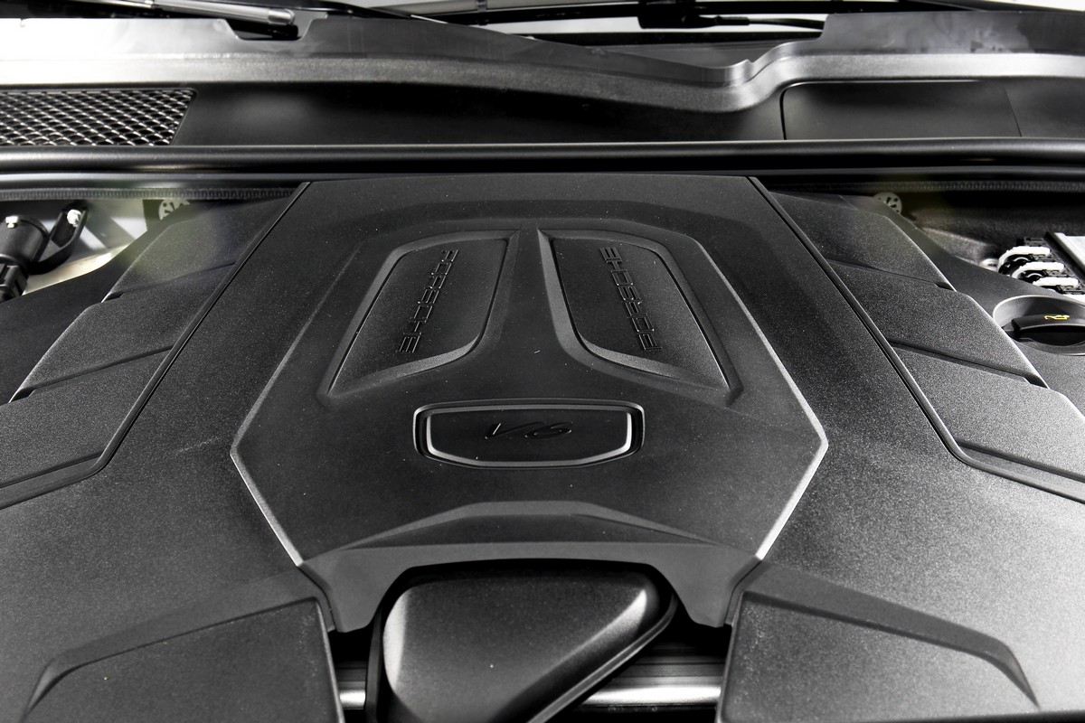 小改Cayenne的3.0升V6渦輪引擎,動力輸出增加至353hp/51kgm。