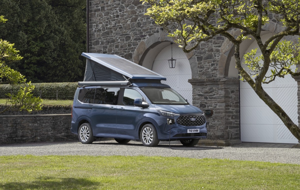 採用PHEV動力也有助於延長入營車內的用電需求,未來可能還會有純電版本的出現。