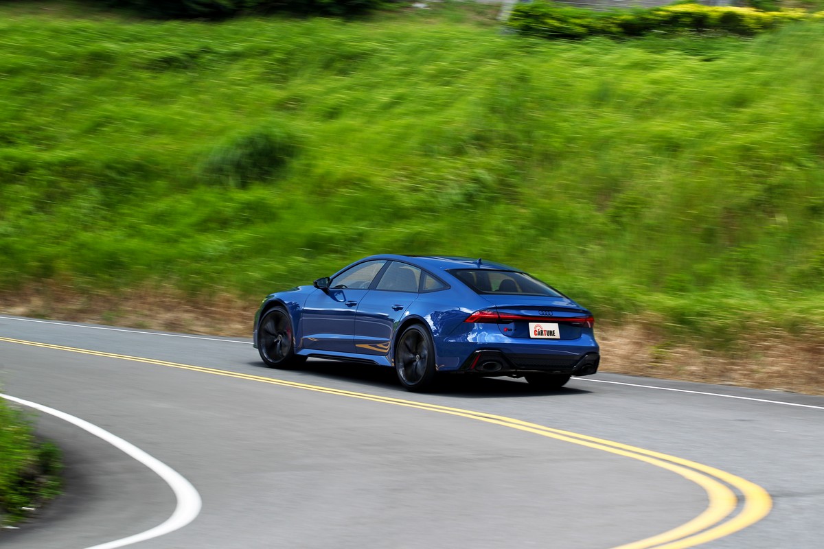 後輪最多轉動5度的動態全輪轉向系統讓RS 7 Sportback performance擁有靈活身手。