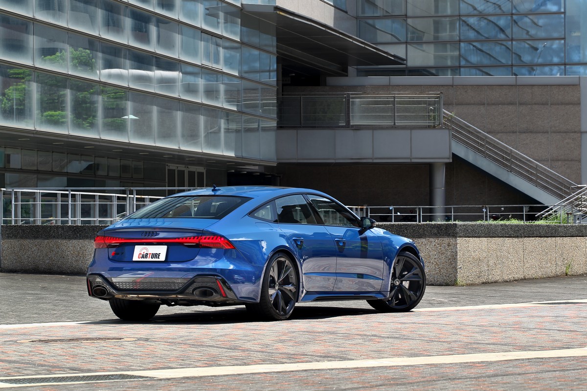 雖然低調但整體身形與設計其實很迷人。