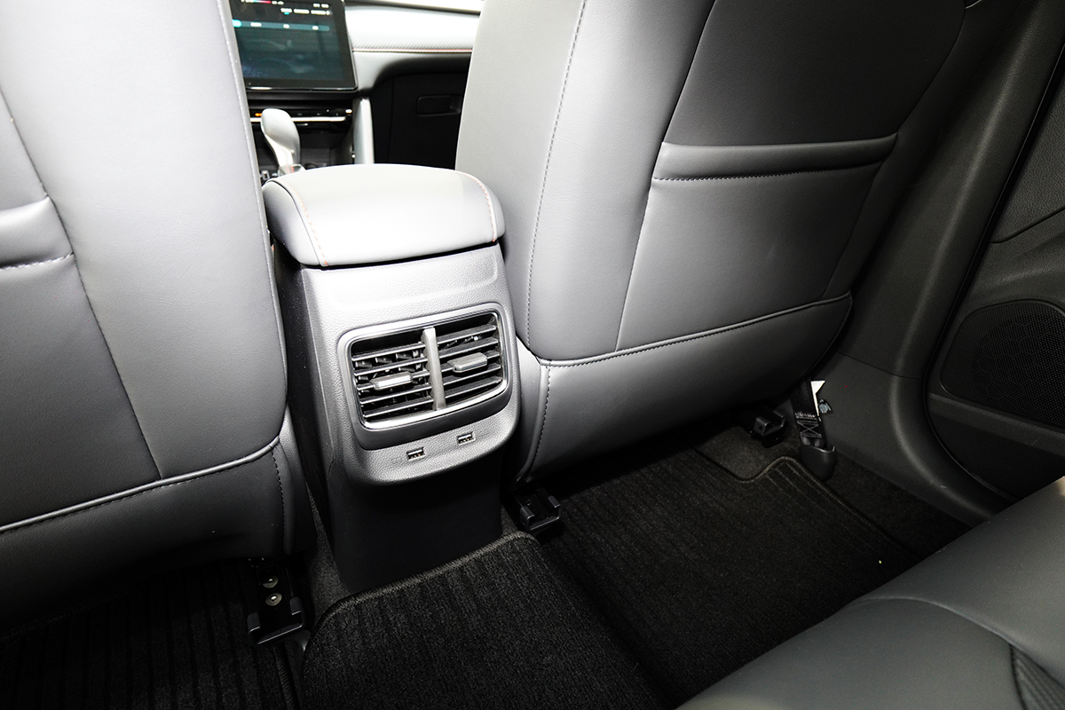 後座出風口也是同級車僅見的。