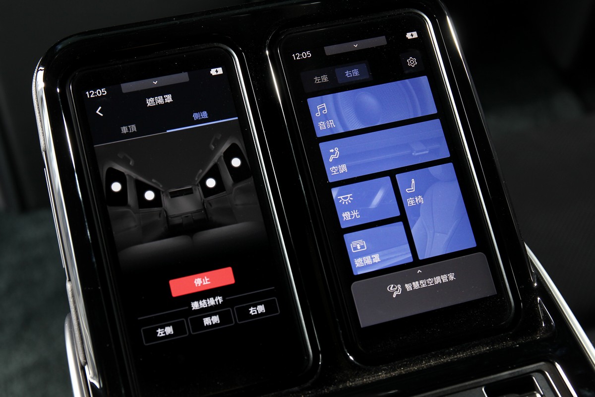 後座宛如智慧型手機般的可拆卸控制面板功能相當豐富,包括恆溫空調、環繞音響、氛圍照明、座椅角度、按摩模式與遮陽簾等皆可在此操作。