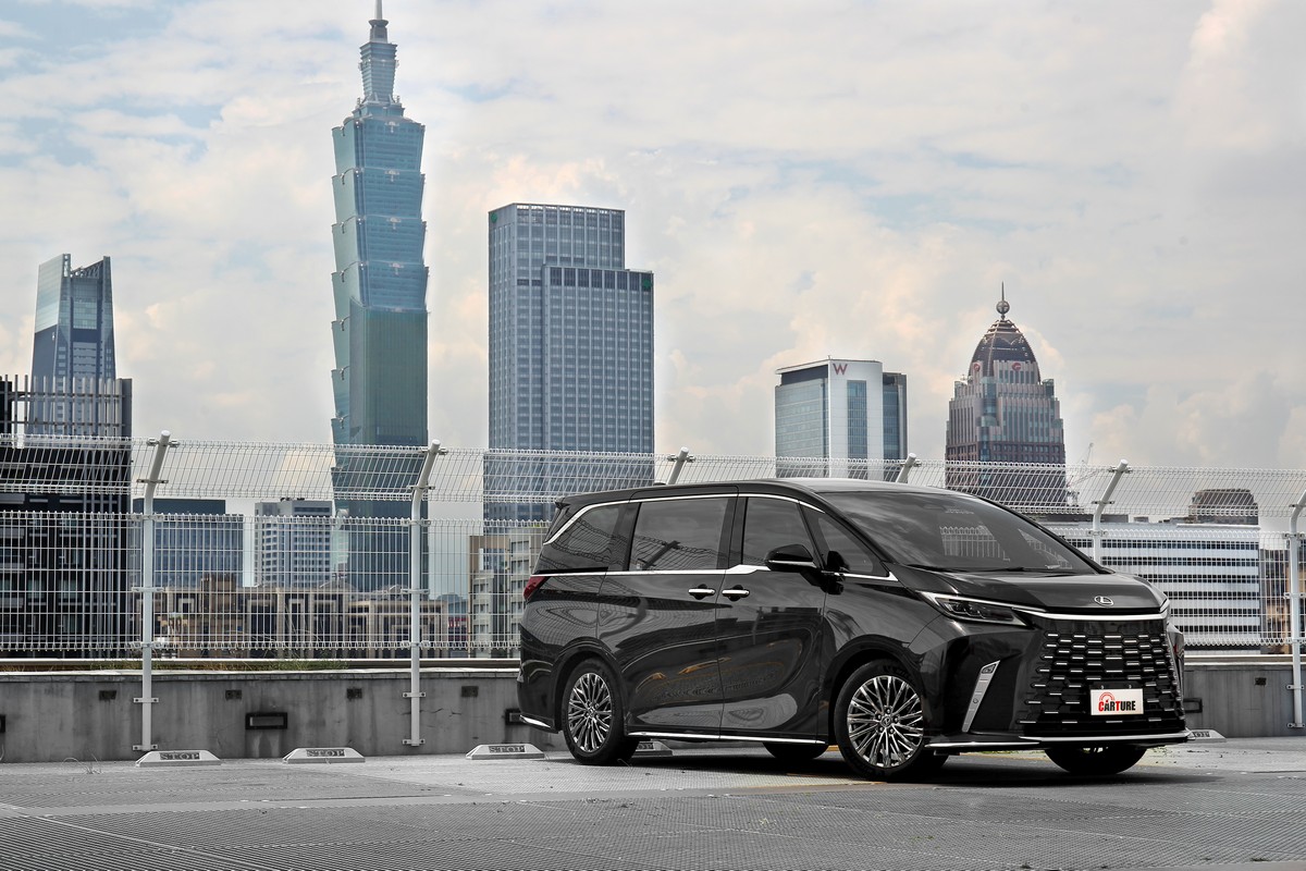 全新LM具備更加滑順和諧的視覺呈顯。