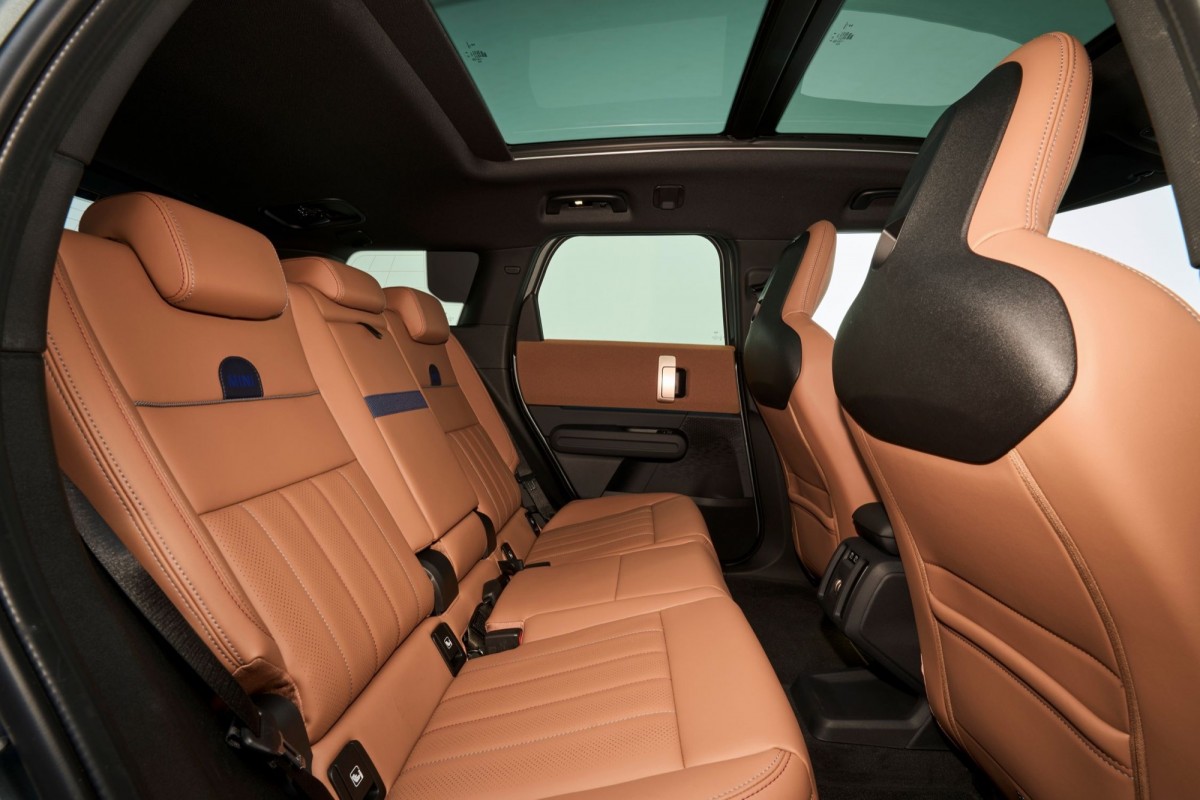 後排座椅可以前後滑動13公分,肩部空間前面增加了3公分,後面增加了2.5公分。