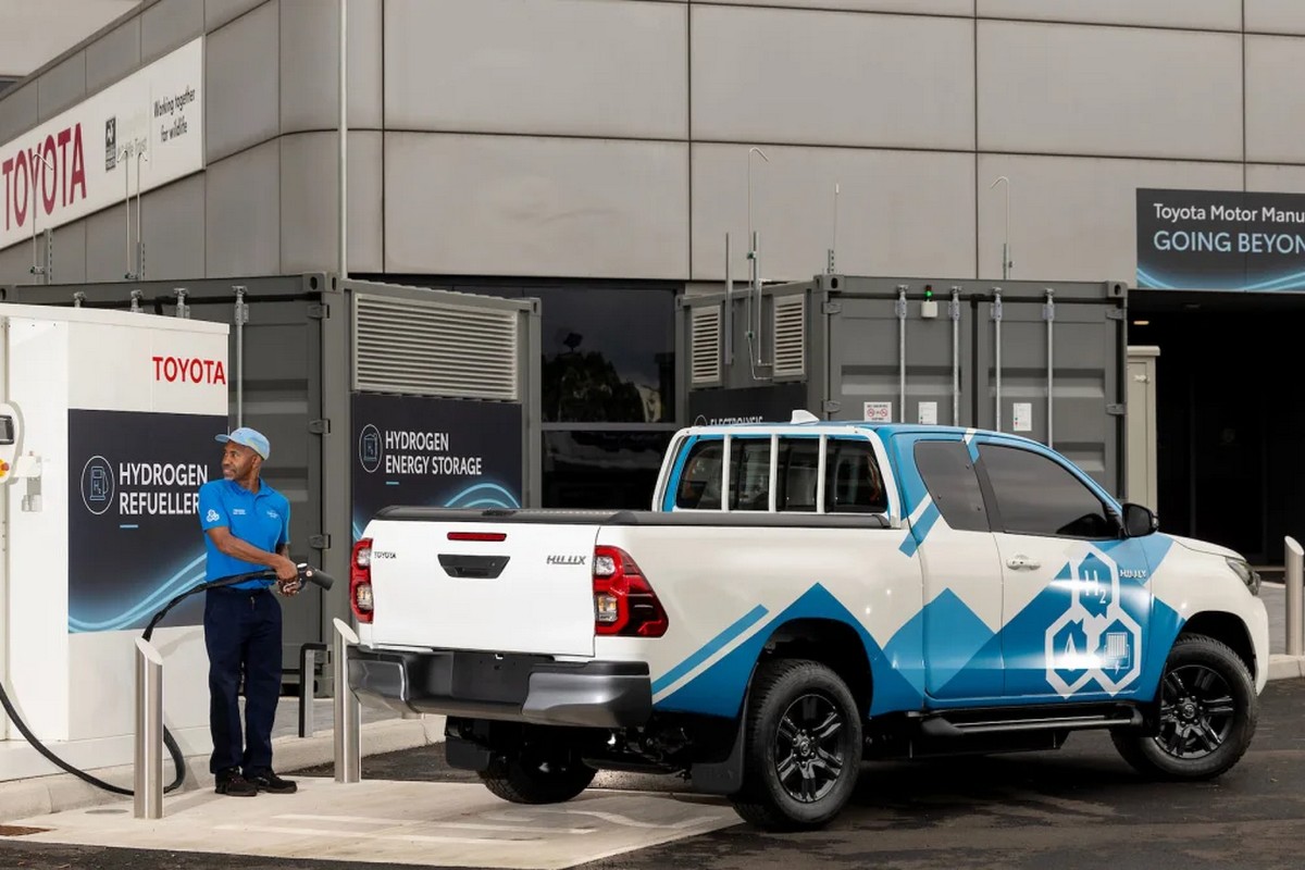 近日Toyota在英國帶來氫動力Hilux原型車。