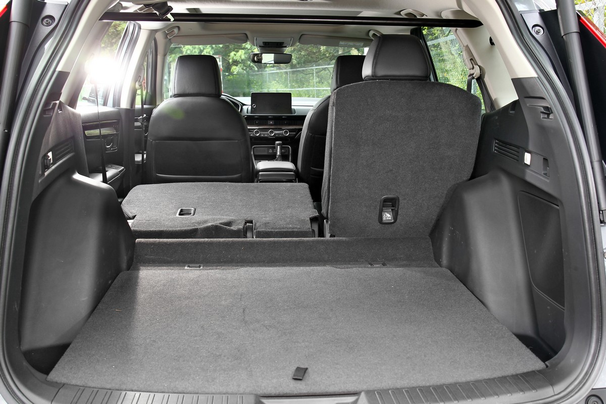 行李容積同樣極為寬裕,一次放進4個25吋旅行箱或4套高爾夫球具也不成問題。