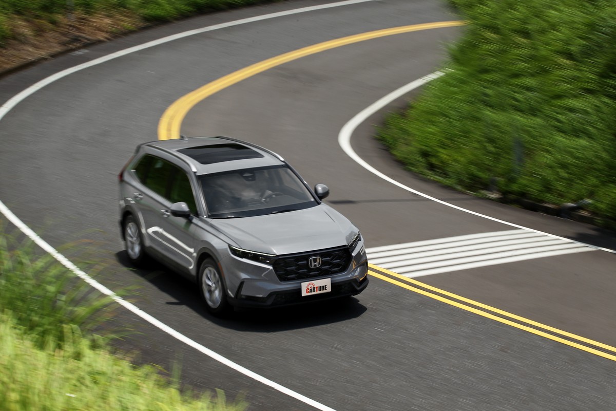 全新Honda CR-V當然標配Honda SENSING智慧安全主動防護系統,同時還將毫米波雷達與前攝影鏡頭視野角度再度擴延以增進效能。