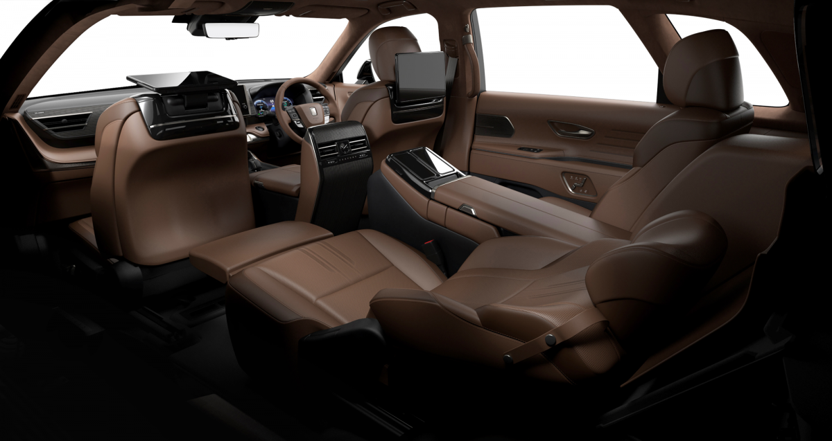 前後座椅的距離也比轎車版本來的更好,1,220mm表現極佳。