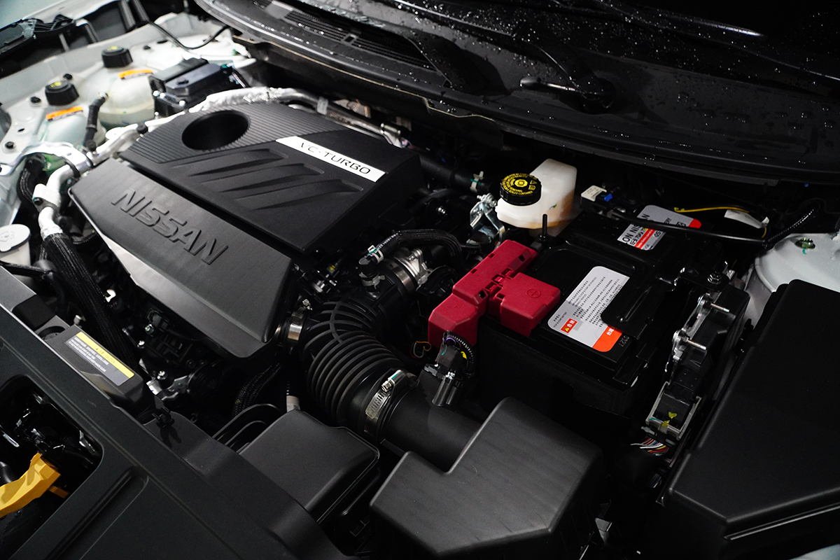 1.5升VG-Turbo可變壓縮比渦輪增壓引擎為主要動力來源,整體動力系統可提供204PS綜效馬力,語達30.6kgm之最大扭力。