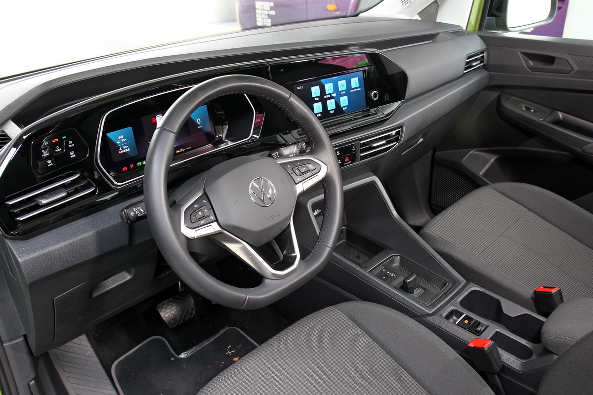 座艙和一般Caddy無異。