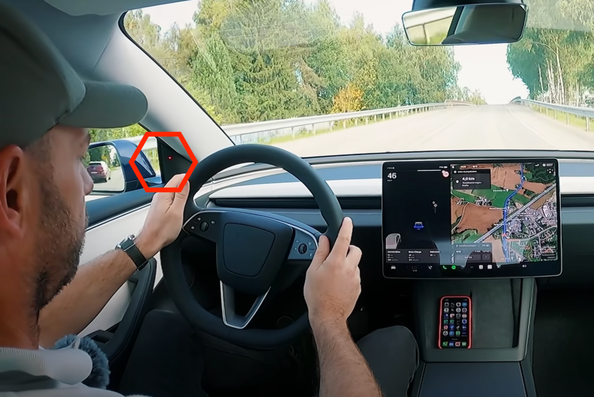 全新Model 3有燈光警示的盲點系統,不過設計位置以及燈光的顯示範圍依舊有點不是很優。