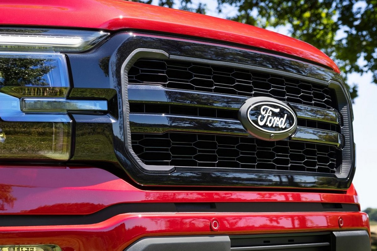 新廠徽邊框與字體改成色,同時字體也有放大加粗處理。