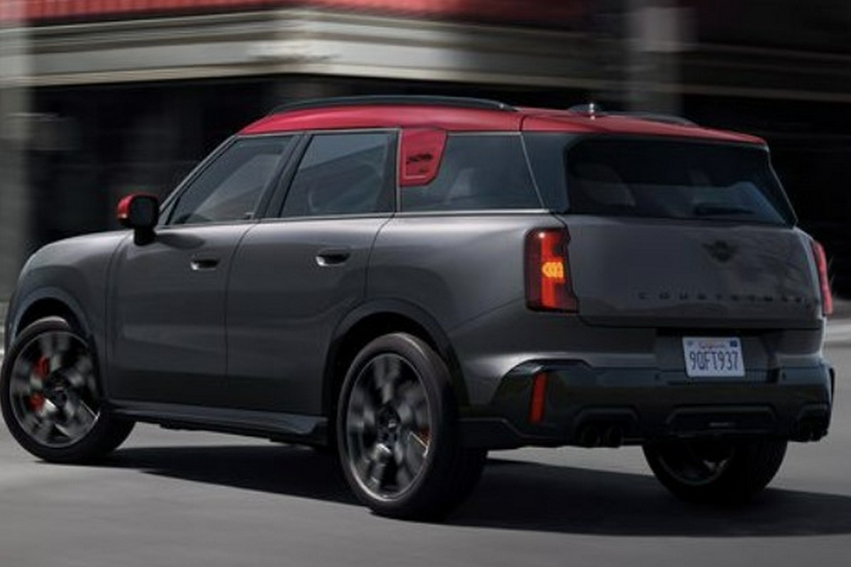 Mini Countryman JCW外觀有著比一般Mini Countryman來得更兇狠的造型。