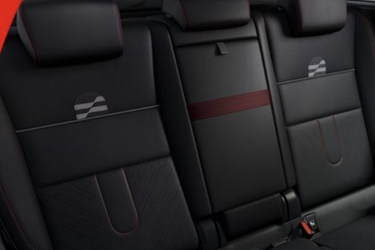 座椅部分也有導入紅色與圖示來妝點。