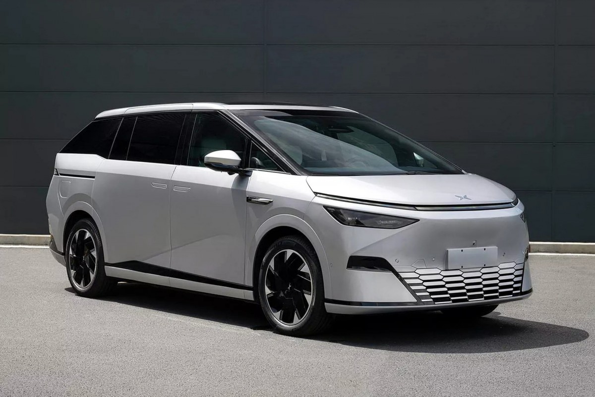 小鵬X9的外觀有點像是特斯拉Cybertruck以及Honda Odyssey兩者的結合體。