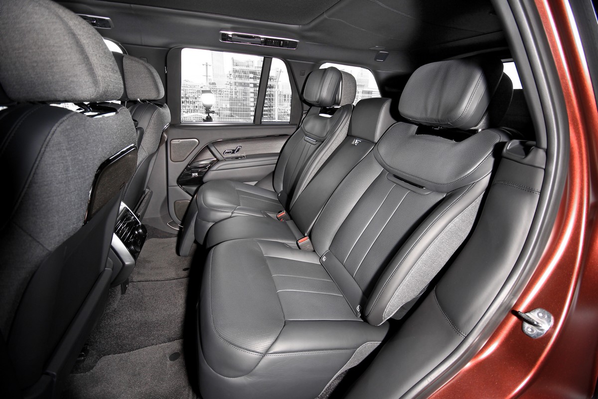 後座當然極盡能事的寬敞與舒適,但其所能做到的遠不僅於此。